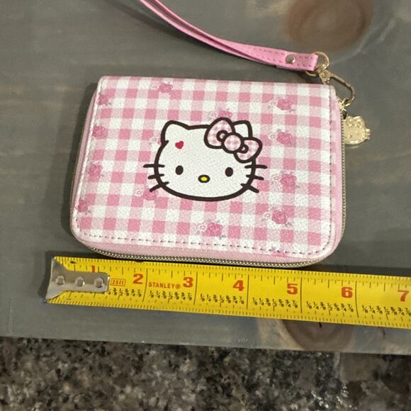 Hello Kitty Pink Gingham Wallet With A Wristlet Strap EUC - Picture 8 of 11